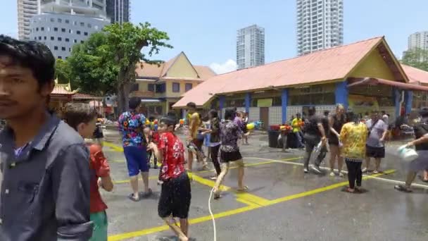 Penang Malaysia Dubna 2018 Děti Nosí Pestrobarevný Hadřík Který Při — Stock video