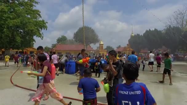 Bukit Mertajam Malaysia April 2018 Gente Local Juega Durante Festival — Vídeos de Stock