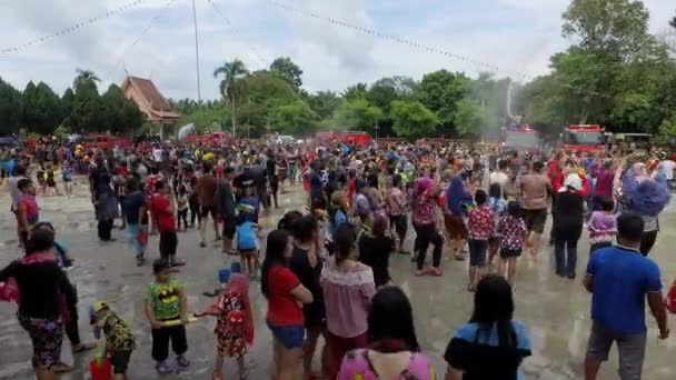 Bukit Mertajam Malaysia Квітня 2018 Люди Весело Танцюють Грають Воду — стокове відео