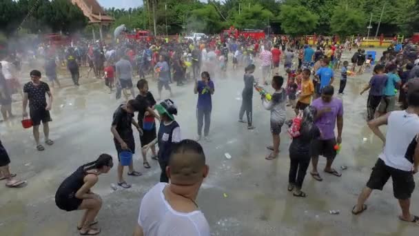 Bukit Mertajam Malaysia Квітня 2018 Люди Бризкають Порошок Один Одного — стокове відео