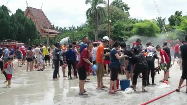 Bukit Mertajam Malaysia 2018 Lidé Užívají Vodní Slavnosti Během Songkran — Stock video