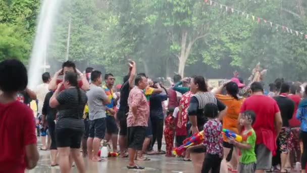 Bukit Mertajam Malaysia Aprile 2018 Uomo Diverte Versare Acqua Sull — Video Stock