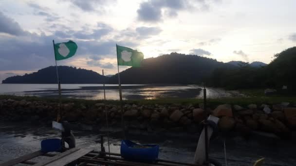 Orbita Tiro Bandeira Pas Perto Vila Pesca Ilha Penang Durante — Vídeo de Stock