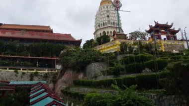 George Town, Penang / Malezya-28 Mayıs 2018: Kek Lok Si Budist Tapınağı 'nda pagoda vuruşu.