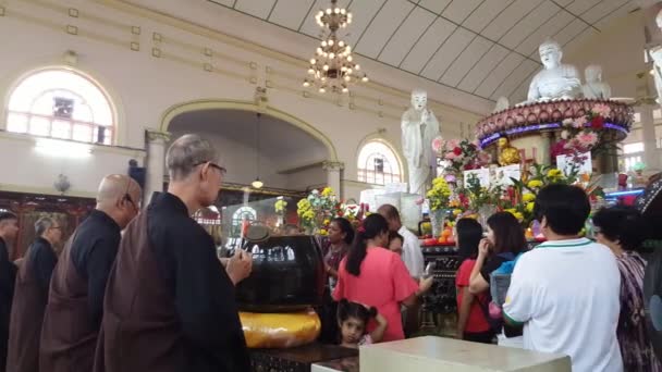 George Town Penang Malajzia Május 2018 Szerzetes Kántálás Előtt Buddha — Stock videók