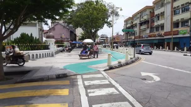 George Town Penang Malasia Jun 2018 Ciclista Trishaw Sigue Carril — Vídeos de Stock