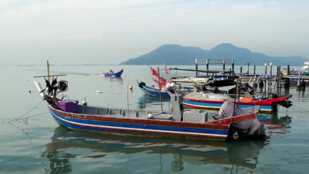 George Town Penang Malasia Jun 2018 Pescador Barco Volver Pesca — Vídeos de Stock
