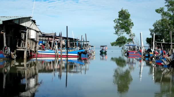 Seberang Perai Penang Malasia Jun 2018 Pescador Regresa Embarcadero Por — Vídeos de Stock