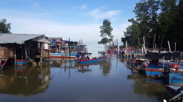 Seberang Perai Penang Malasia Jun 2018 Pescador Abandona Embarcadero Por — Vídeos de Stock