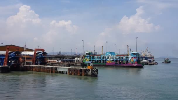 Butterworth Penang Malasia Jun 2018 Ferry Rápido Llega Penang Sentral — Vídeo de stock