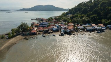 Hava manzaralı Pulau Aman balıkçı köyü.