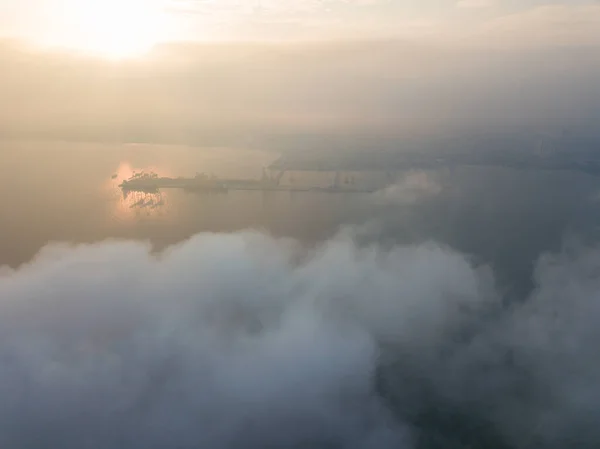Повітряний Вид Контейнер Термінал Рано Вранці Над Морською Хмарою — стокове фото