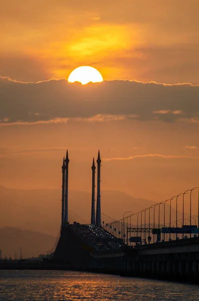 Penang Köprüsü 'nde güneş doğuyor..