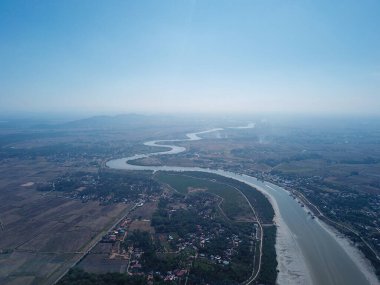 Gökyüzü görüntüsü Sungai Muda - Kedah ve Pulau Pinang sınırı.
