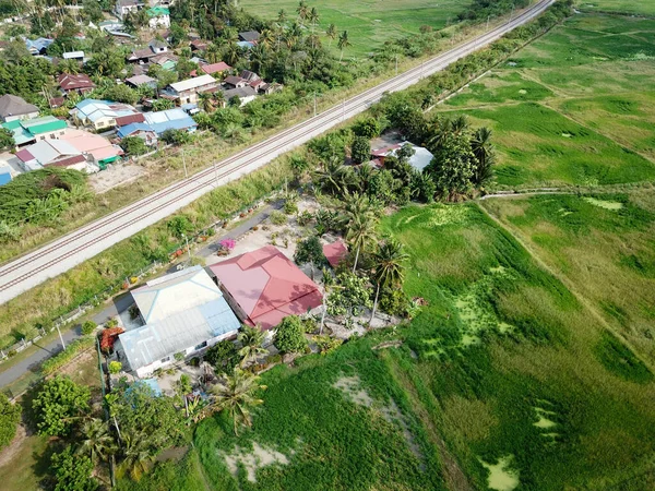 Kampung Dom Obok Kolei — Zdjęcie stockowe