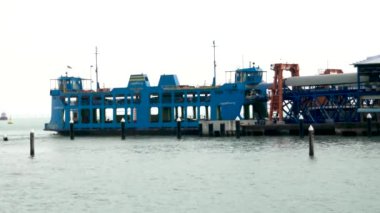 Kampung Terus, Penang / Malaysia-Aug 17 2018: Penang adasına varan hızlı feribot.
