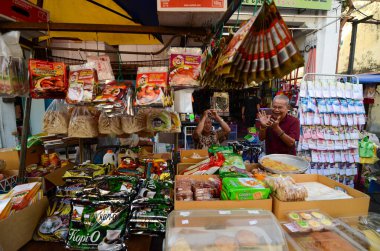 Malezya 'nın günlük yaşam tarzı ıslak pazarda çene çalıyor.