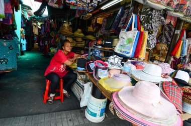 Penang Yolu 'nda şapka satıcısı..