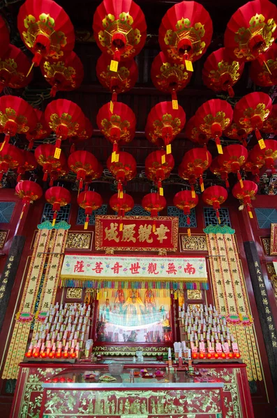Red lantern decorated in the Goddess of Mercy temple. — Stock Photo, Image