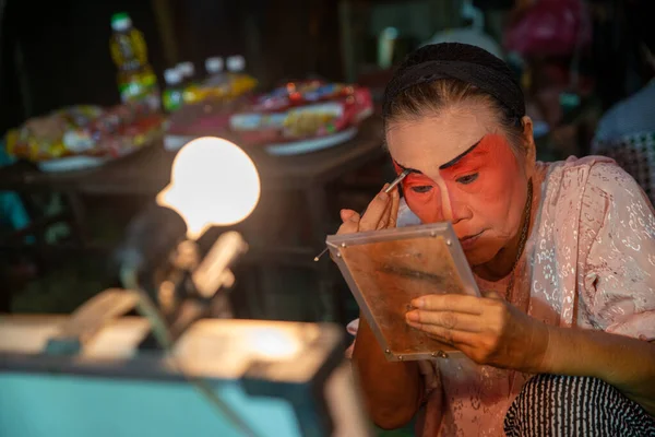An woman make up during opera performance. — Stock Photo, Image