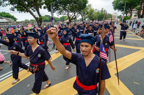 Silat performer participar desfile de independência . — Fotografia de Stock