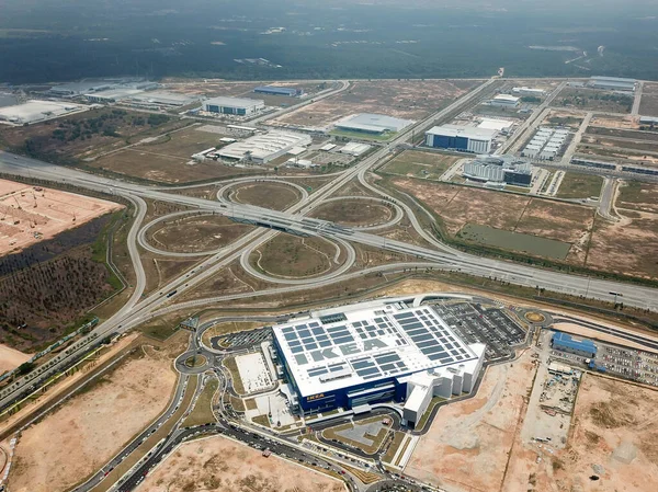 Vista aérea IKEA shopping center perto do viaduto de intercâmbio . — Fotografia de Stock