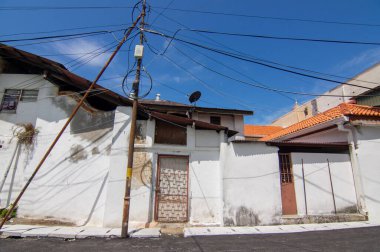 Georgetown 'daki evin arkasındaki kablolar..