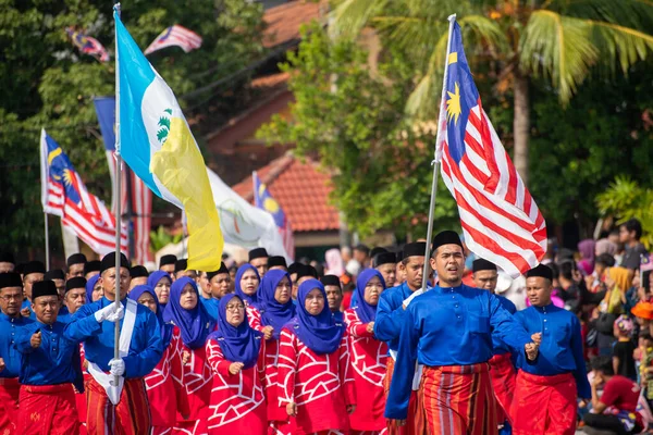 Marcha contingente de desfile durante a celebração do Dia de Merdeka da Malásia . — Fotografia de Stock