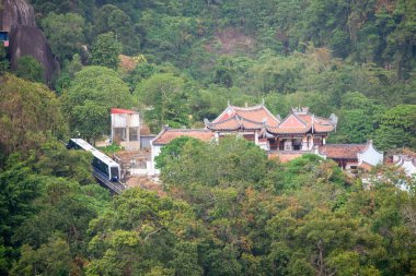 İkonik nakliye füniküler arabası Penang Hill 'deki Yeşim İmparatoru Tanrı Tapınağı yakınlarında..