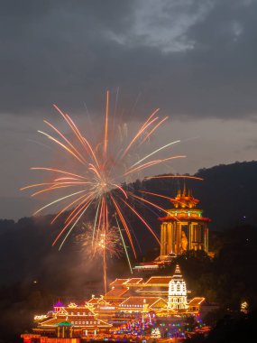 Kek Lok Si Tapınağı havai fişekleri,.