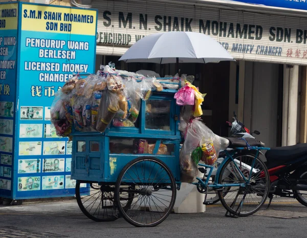Benggali ekmeği triportörde satılıyor..