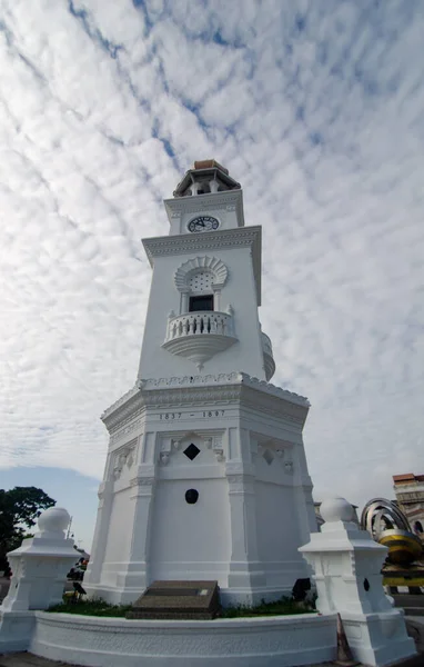Torre do relógio em Esplanade sob dia nublado . — Fotografia de Stock