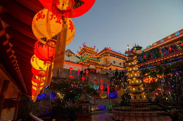 Kek Lok SI 'da fener var..