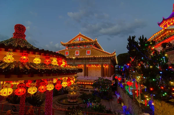 Beautiful night lighting at Kek Lok Si temple. — Stock Photo, Image