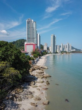 Tanjung Tokong 'da deniz kenarında bir apartman dairesi..