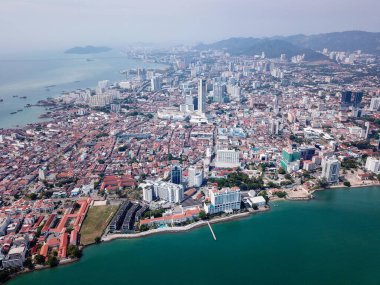 Hava manzaralı E & O oteli ve sahil kenarındaki miras binası.
