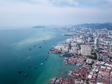 İskele ve Macallum klanının havadan görüntüsü.