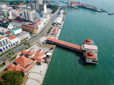 Hava görüntüsü, hareket kontrol emri sırasında Church Caddesi İskelesi 'nde araba yok.