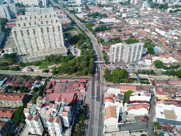 Luchtfoto minder auto op straat als gevolg van nationale verkeerscontrole — Stockfoto