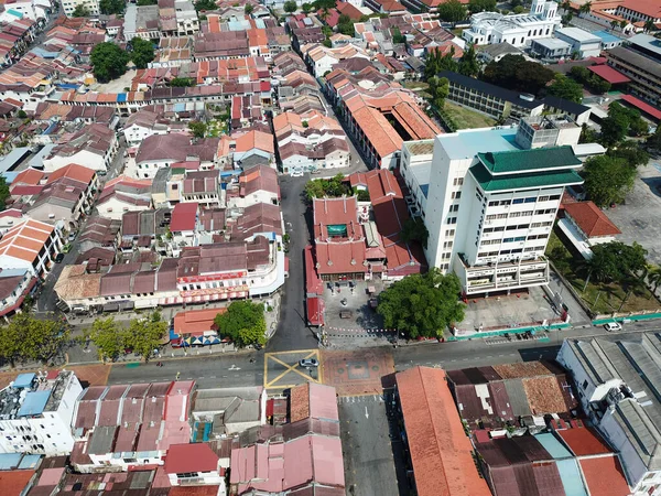 Blick von oben auf den Tempel Göttin der Gnade in Jalan Kapitan Keling. — Stockfoto