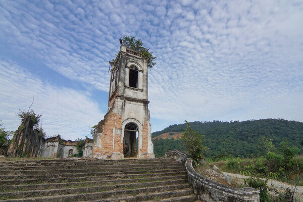 Разрушенная церковь Святого Сердца Иисуса
.