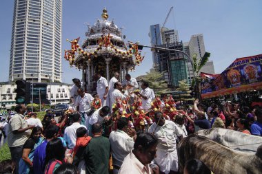 Devotees wishing to perform vows at silver chariot