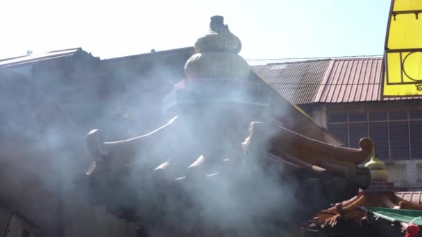 Verbranden Van Joss Papier Bij Chinese Tempel — Stockvideo