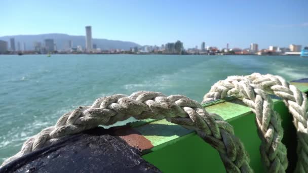 Feche Corda Ferry Penang Enquanto Sai Ilha — Vídeo de Stock