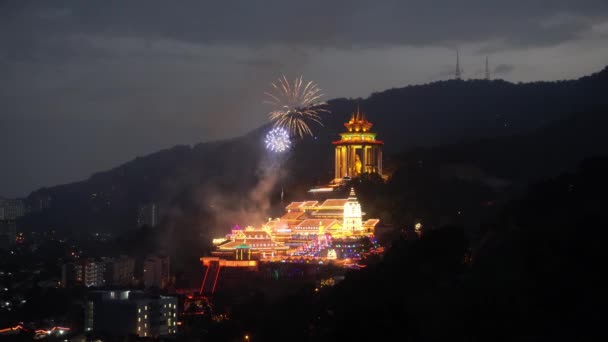 Timelapse Firework Kek Lok Dusk Hour Chinese New Year Celebration — Stock Video
