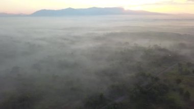 Güneş doğarken MBI Desaku, Kulim, Kedah 'da insansız hava aracı vuruldu..