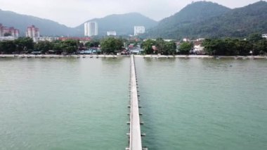 Akşam Teluk Kumbar Köprüsü 'nde hava görüntüsü.