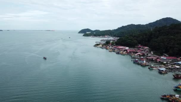 Pangkor Adası yakınlarındaki sahil, Perak, Malezya. — Stok video