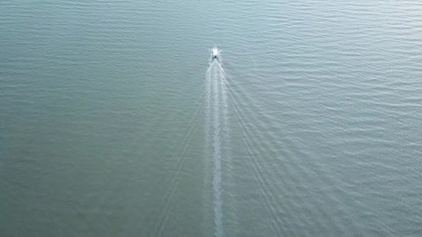 Fishing boat move towards the sea. — Stock Video