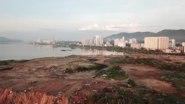 Vista aérea del vertedero Jelutong por la mañana . — Vídeos de Stock